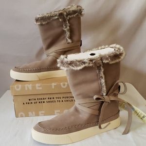 New TOMS Vista Desert  Taupe Faux Boots